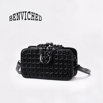 BENVICHED 2022 нови дамски малки квадратни чанти за пролетно-есенните модни дамски черни с нитове Към едно рамо c149